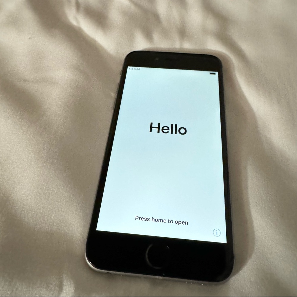 Apple iPhone 6 64GB Unlocked 4.7” Retina Display Space Gray